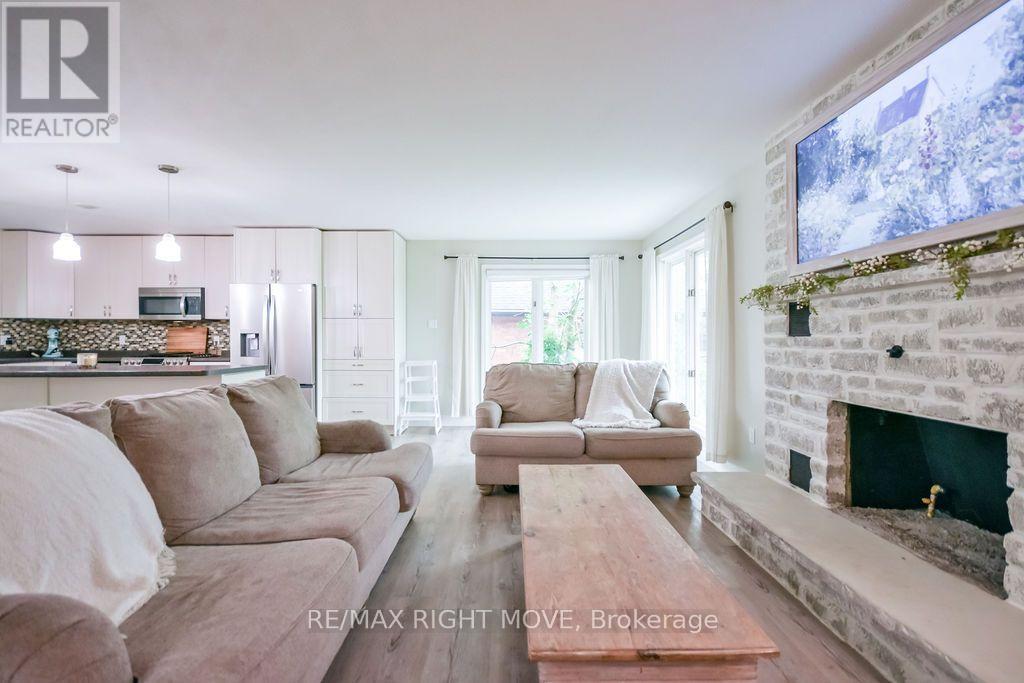 18 Creighton Street, Ramara (Atherley), Ontario  L3V 1A8 - Photo 8 - S13792480