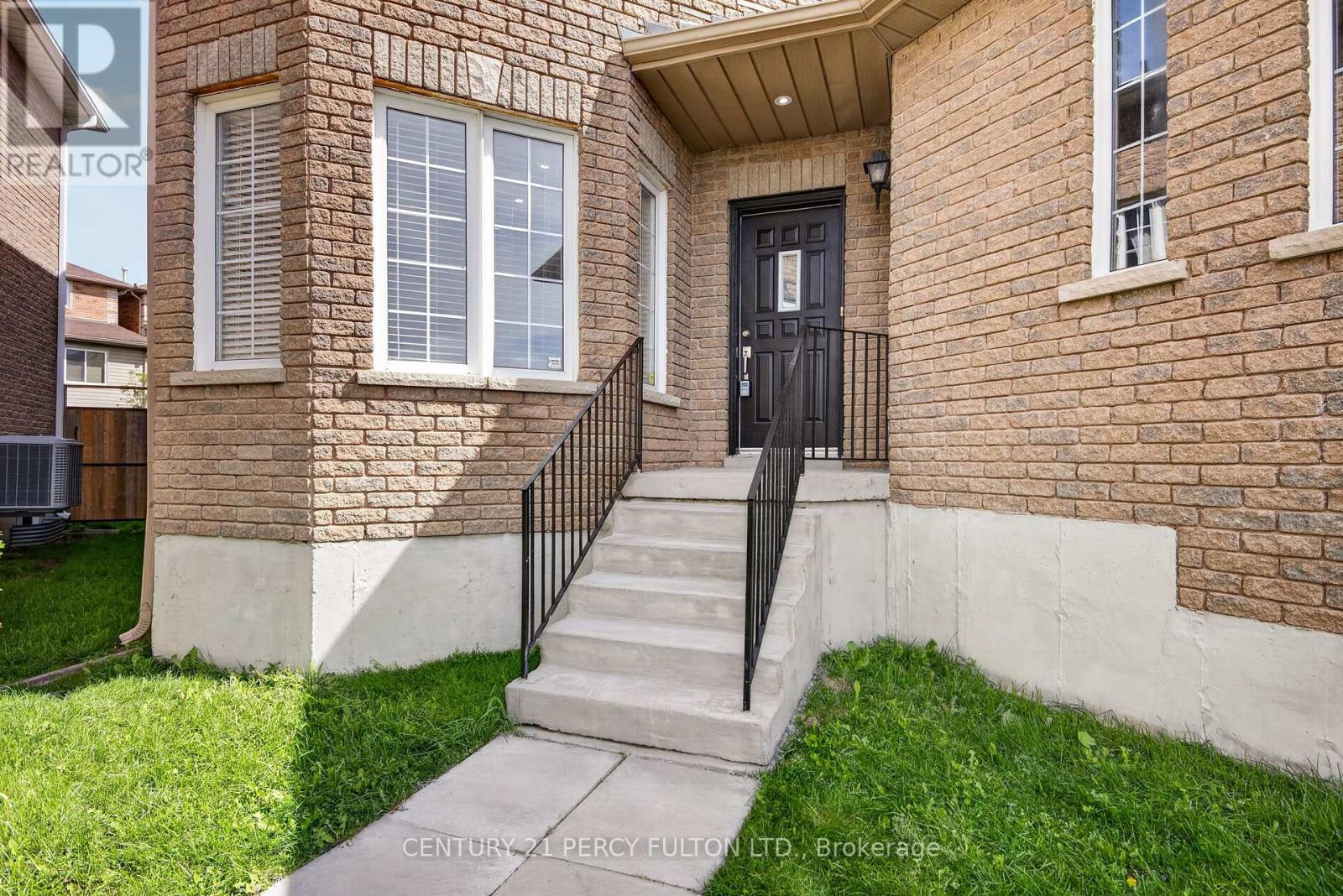 187 Madelaine Drive, Barrie (Painswick South), Ontario  L4N 0S7 - Photo 2 - S13792484