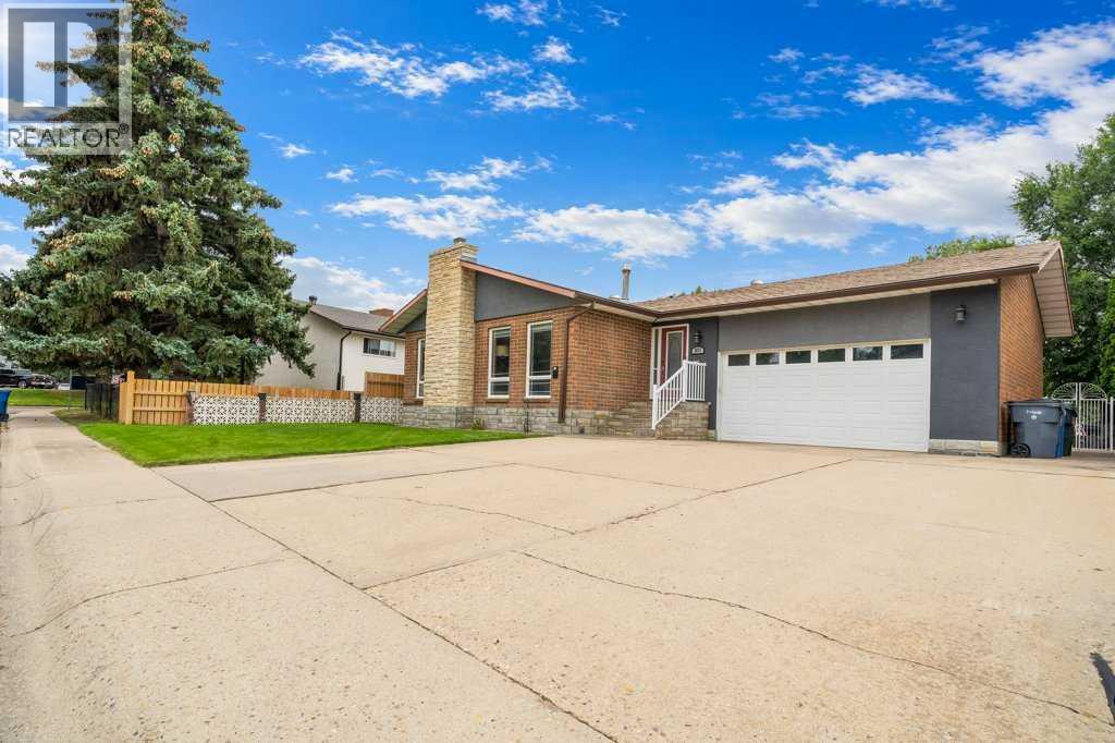 2672 12 Avenue Se, Medicine Hat, Alberta  T1B 1V6 - Photo 3 - A2344939