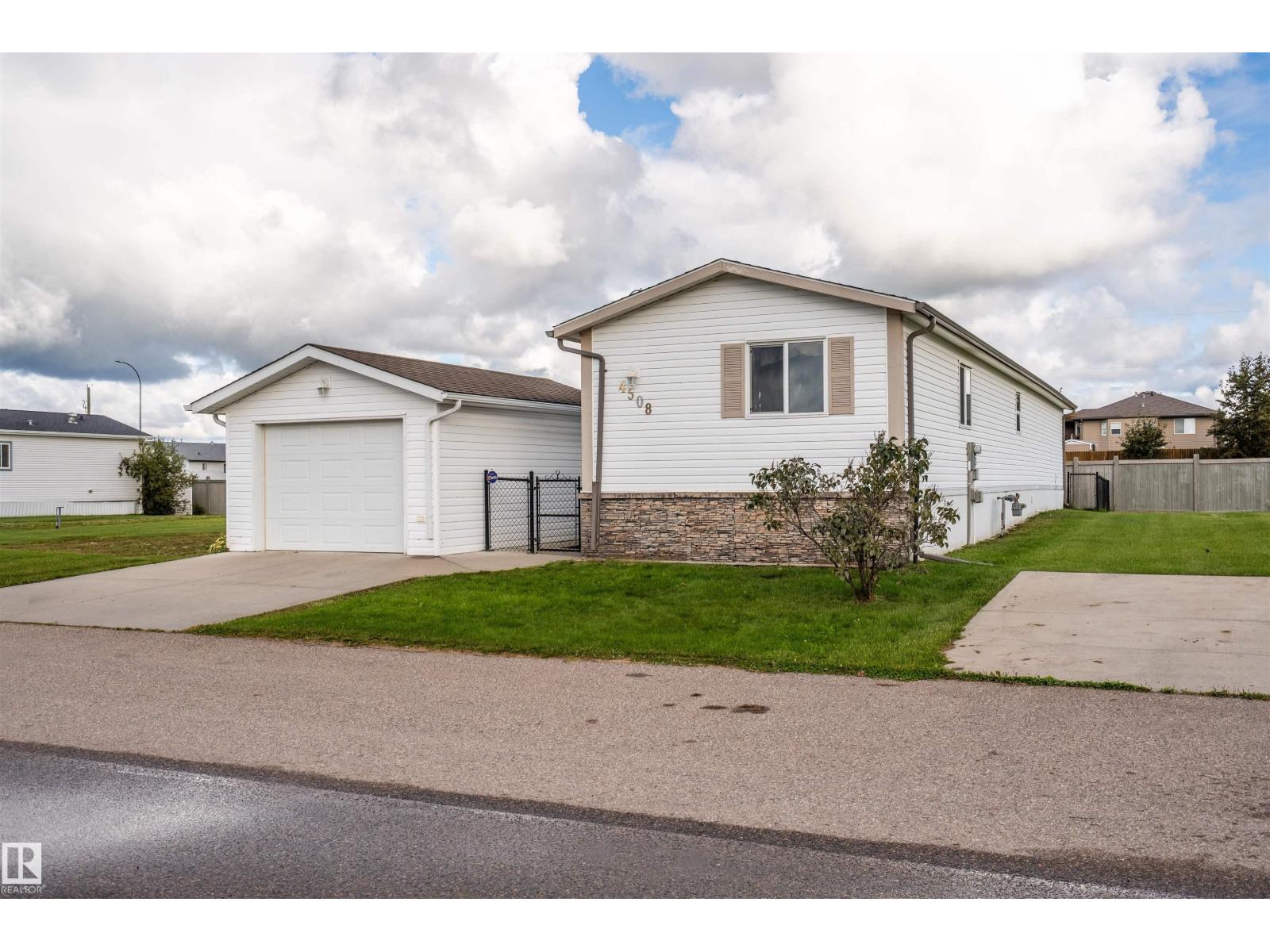 4508 Labrador Rd, Cold Lake, Alberta  T9M 0C6 - Photo 1 - E4508950
