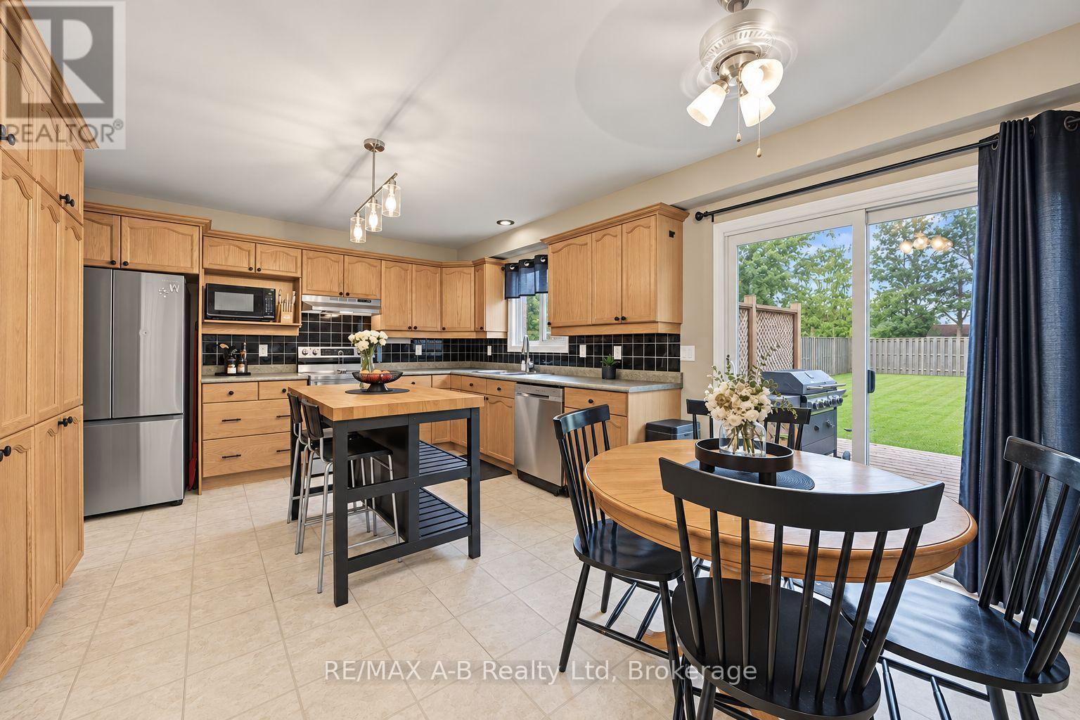 15 Cook Crescent, St. Thomas, Ontario  N5R 6J3 - Photo 9 - X13792436