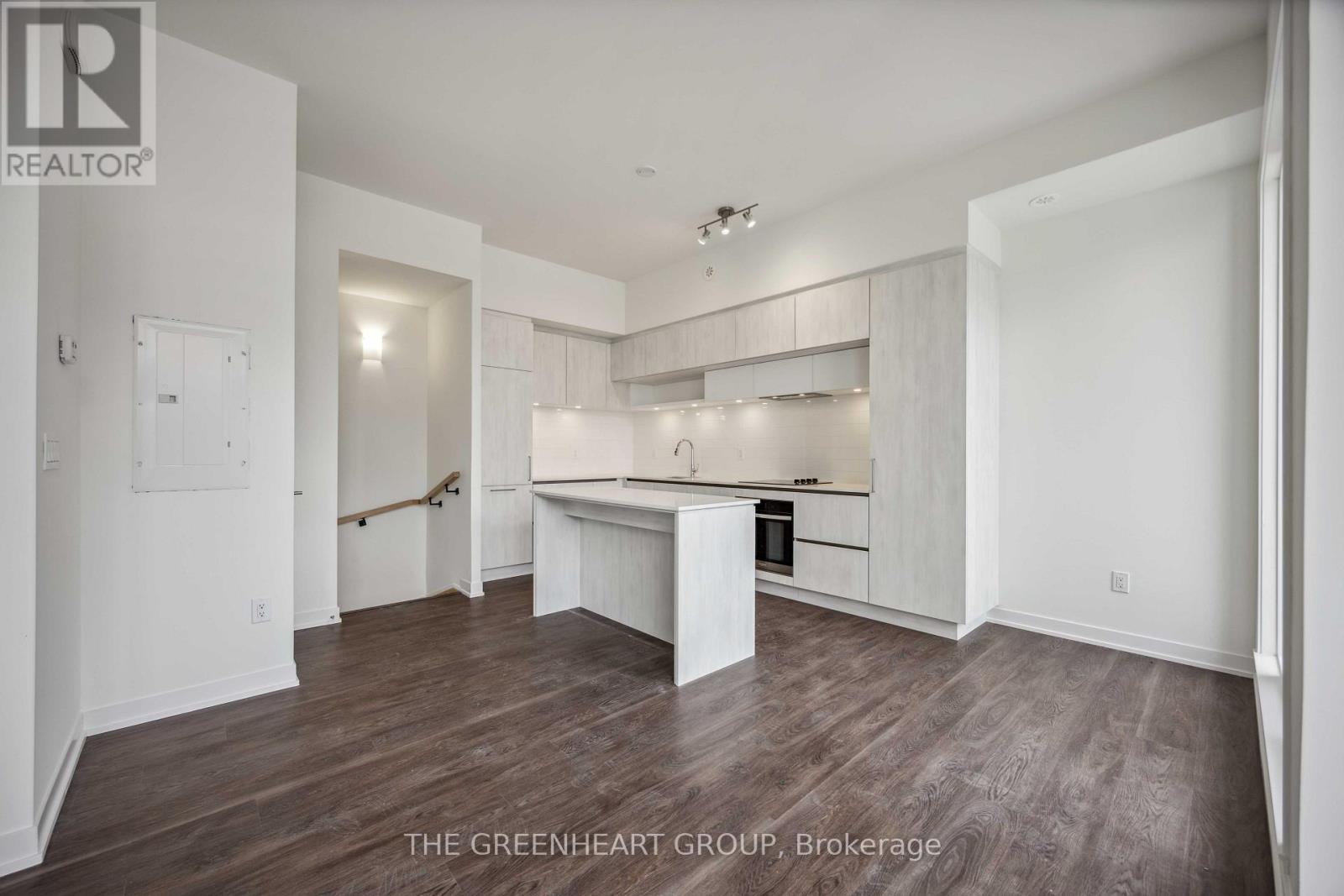1215 - 8 David Eyer Road, Richmond Hill, Ontario  L4S 0N3 - Photo 5 - N13741842