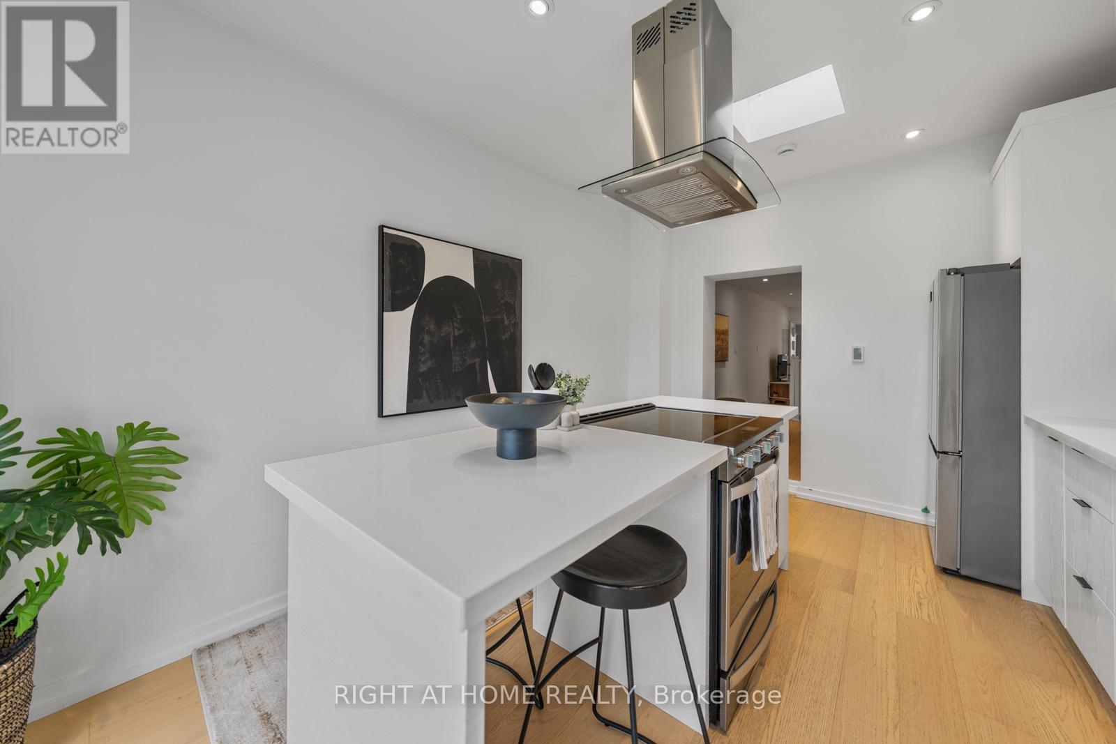 5 1/2 Luttrell Avenue, Toronto, Ontario  M4C 5E2 - Photo 15 - E13792642