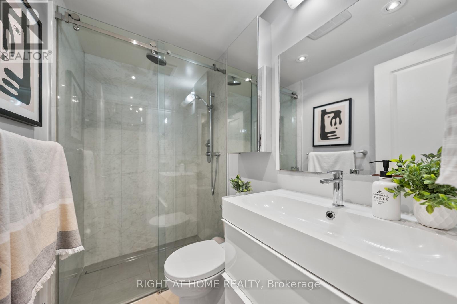 5 1/2 Luttrell Avenue, Toronto, Ontario  M4C 5E2 - Photo 17 - E13792642