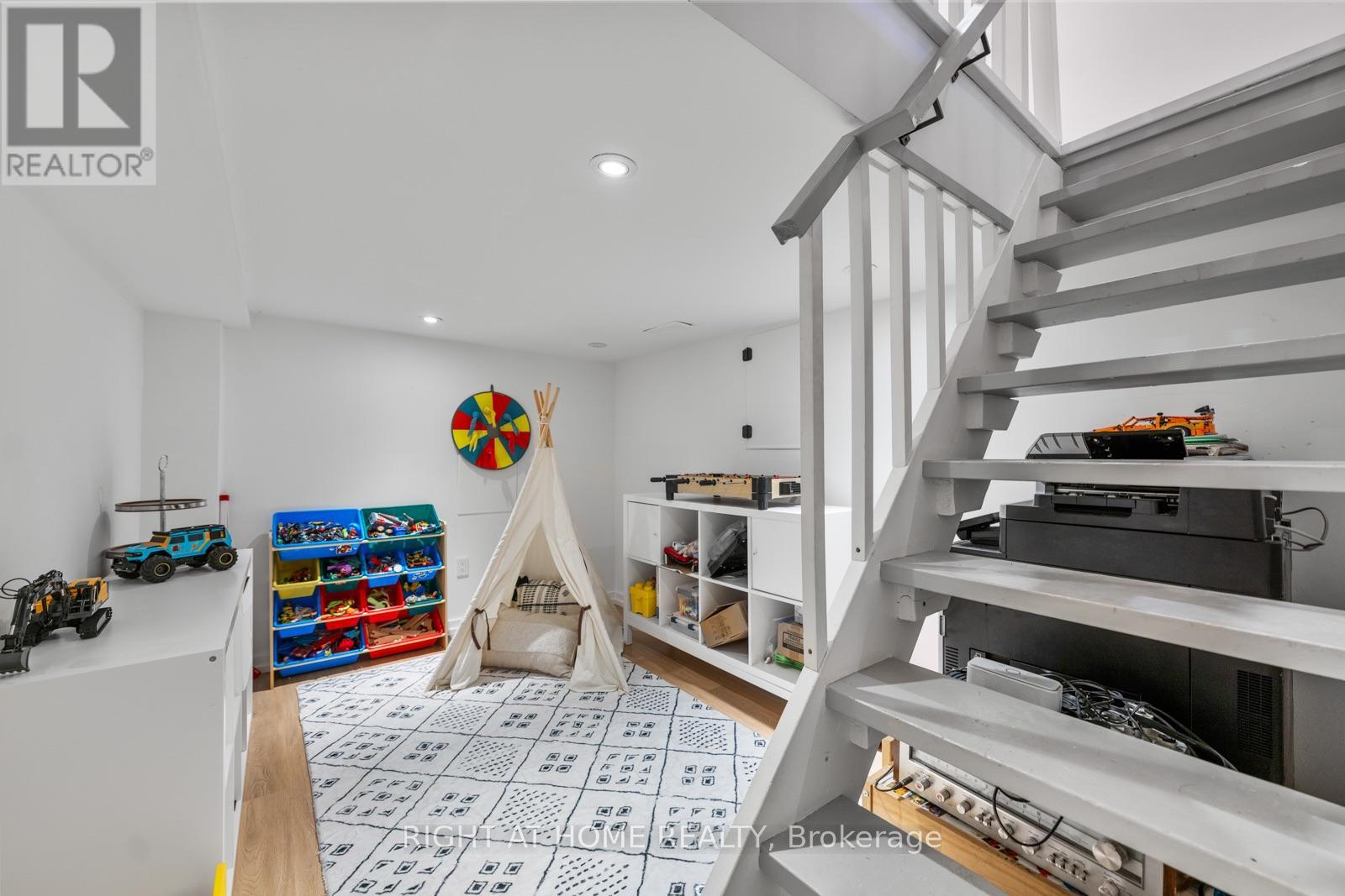 5 1/2 Luttrell Avenue, Toronto, Ontario  M4C 5E2 - Photo 23 - E13792642
