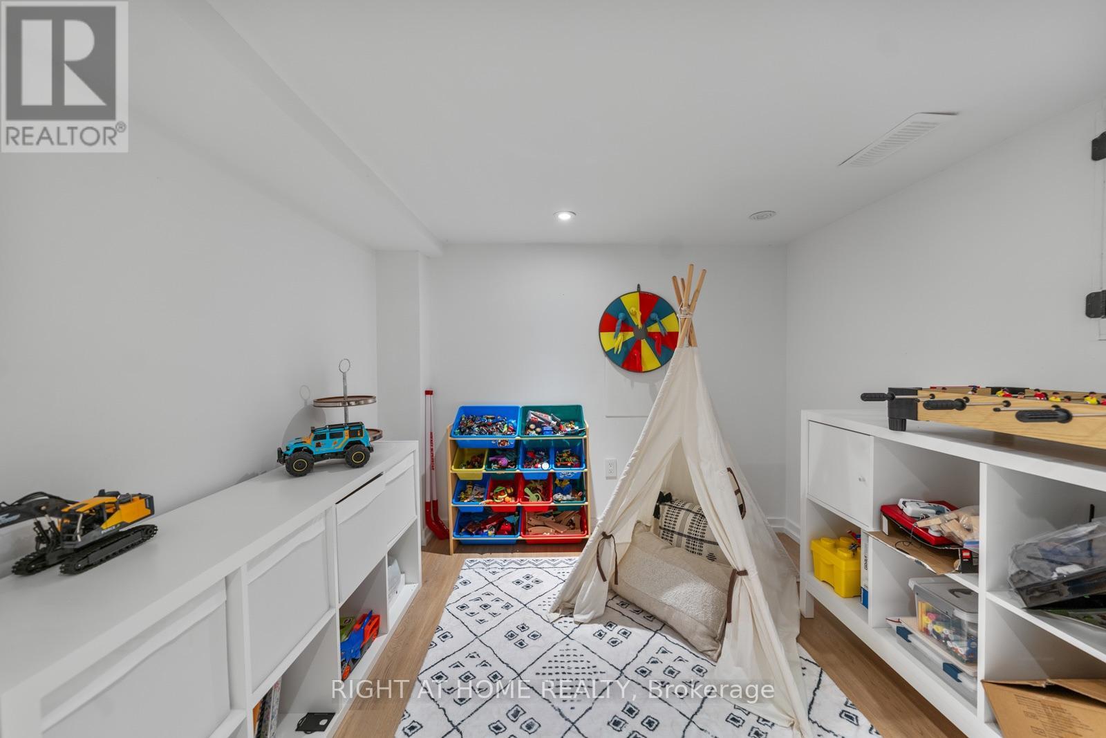 5 1/2 Luttrell Avenue, Toronto, Ontario  M4C 5E2 - Photo 24 - E13792642