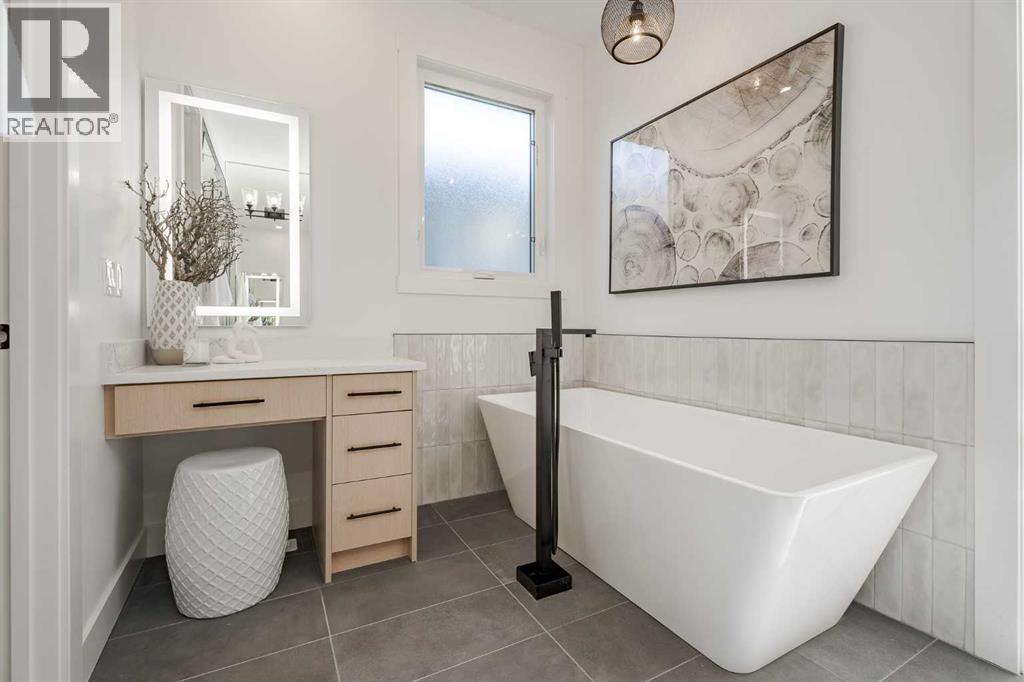 44 Collingwood Place Nw, Calgary, Alberta  T2L 0P9 - Photo 32 - A2343920
