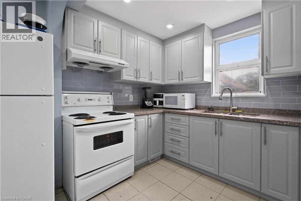 241 West 5th Street, Hamilton, Ontario  L9C 3N8 - Photo 11 - 40863944