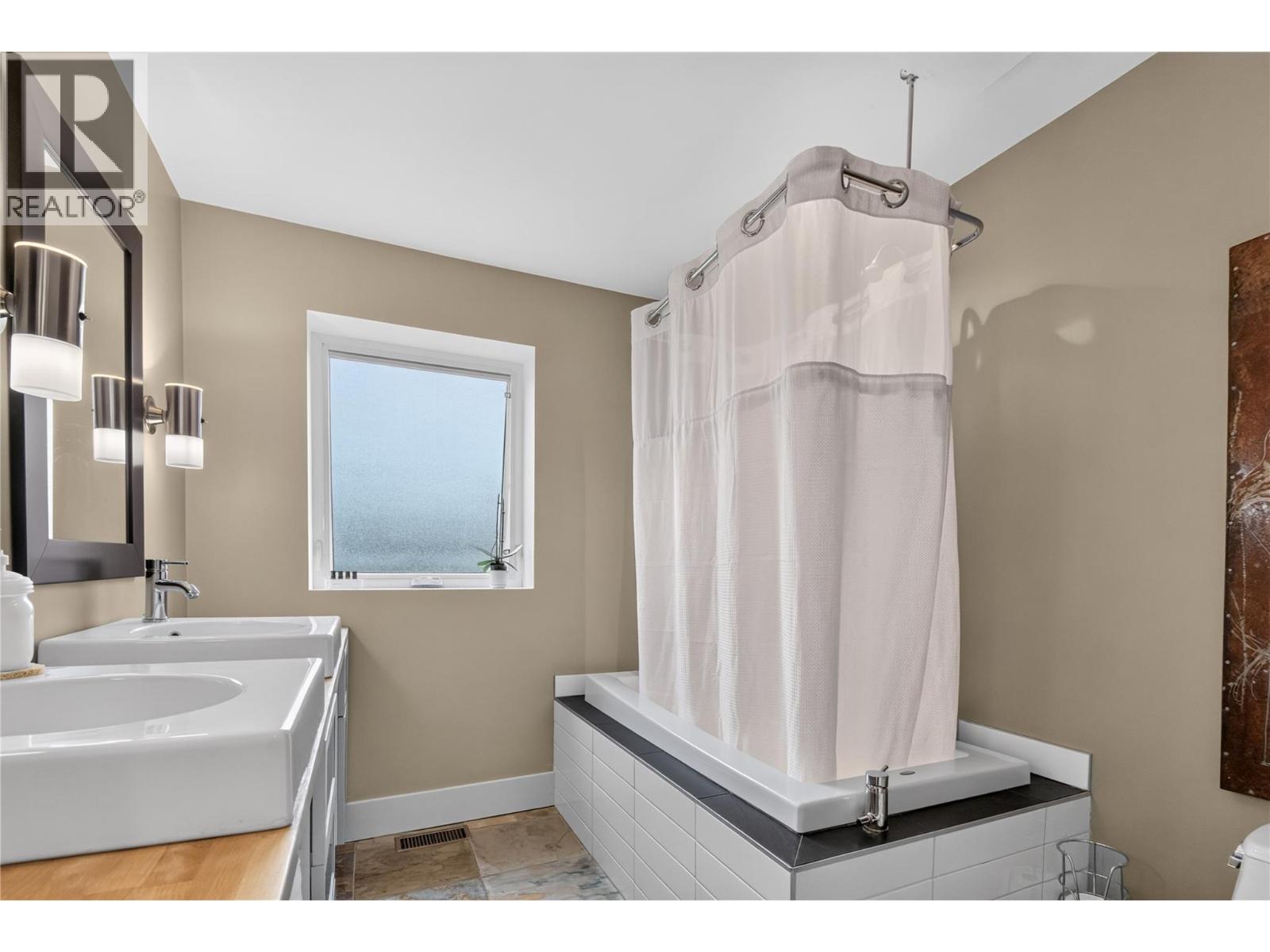 241 Oak Avenue, Kaleden, British Columbia  V0H 1K0 - Photo 18 - 10400441