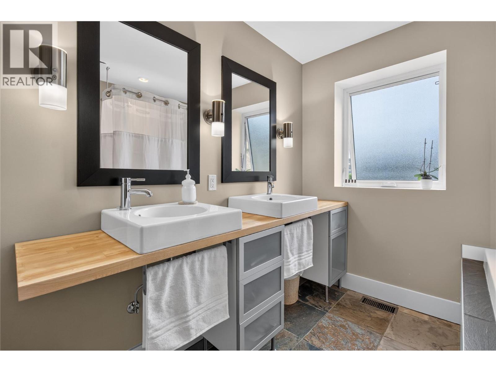 241 Oak Avenue, Kaleden, British Columbia  V0H 1K0 - Photo 17 - 10400441