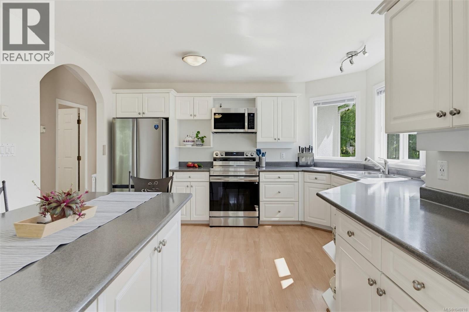 840 Tillicum Rd, Esquimalt, British Columbia  V9A 1Z7 - Photo 12 - 1049718