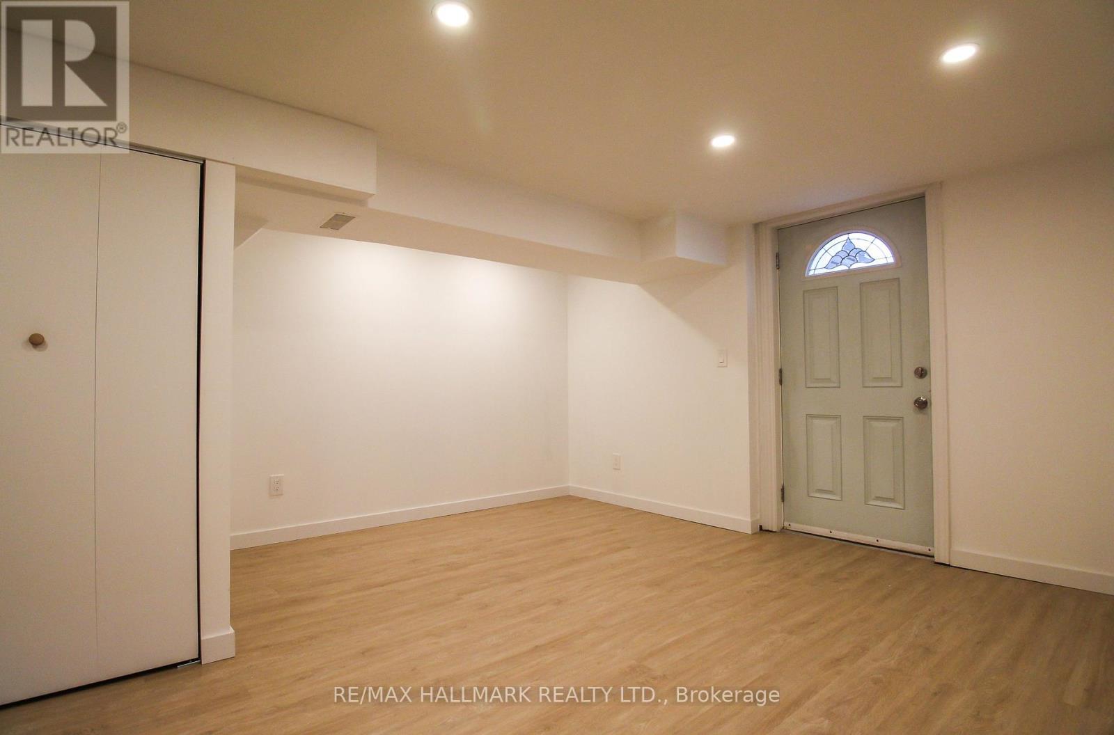 Lower - 10 Hamilton Street, Toronto, Ontario  M4M 2C5 - Photo 6 - E13682558