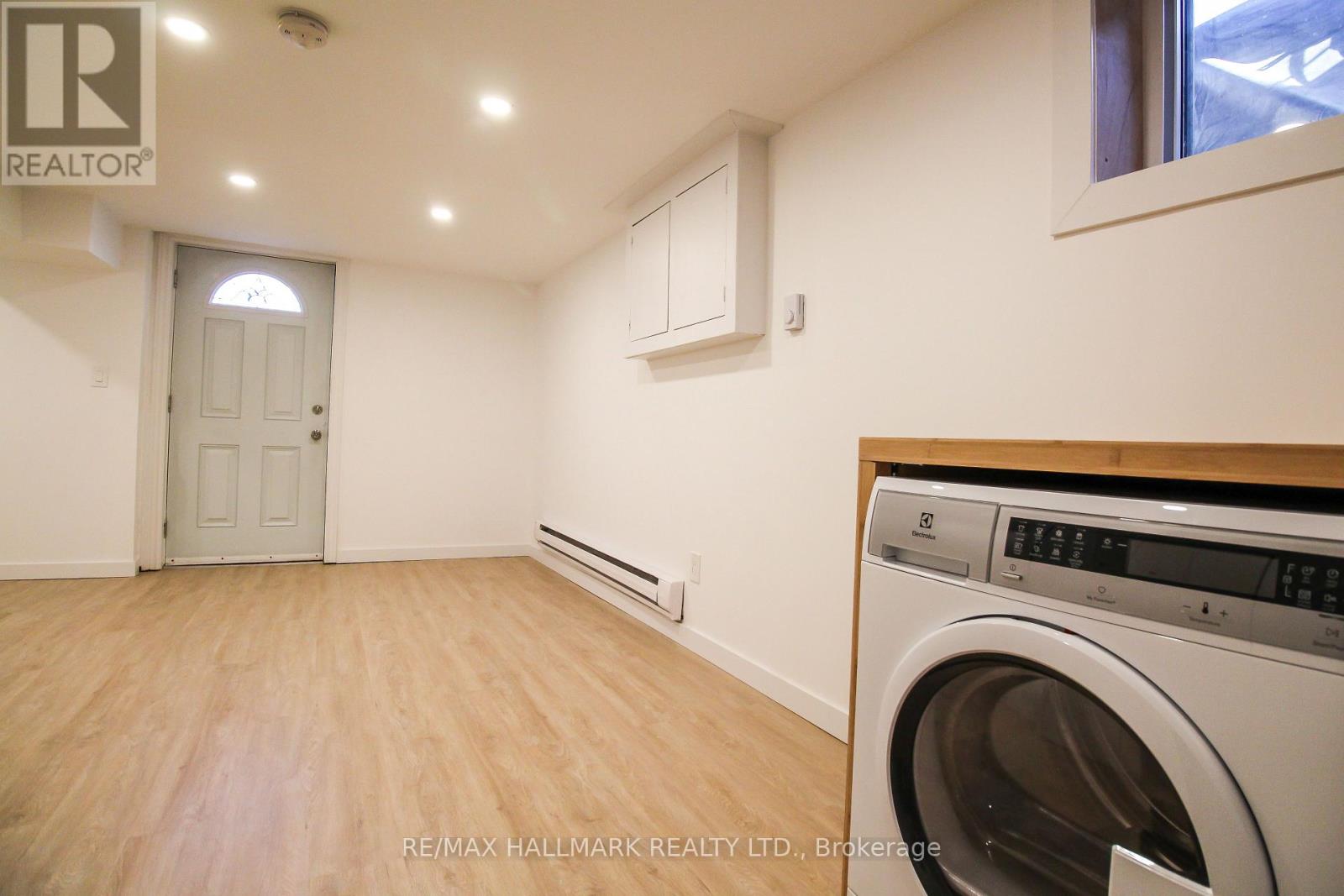 Lower - 10 Hamilton Street, Toronto, Ontario  M4M 2C5 - Photo 3 - E13682558