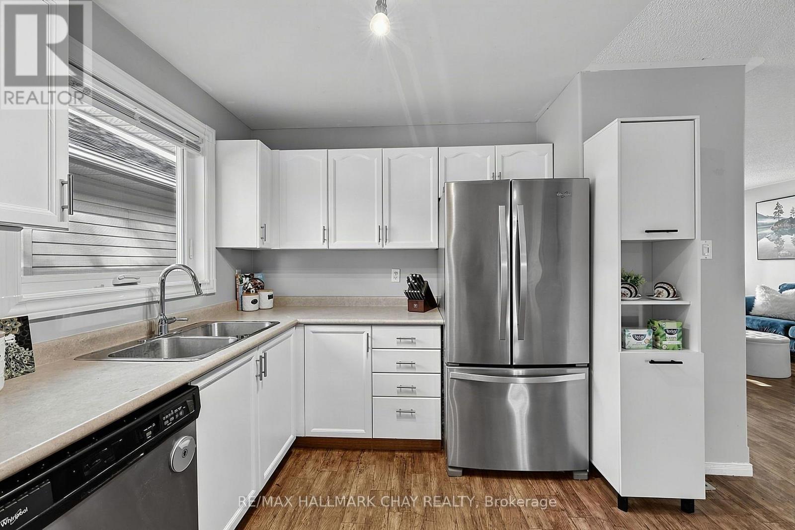 27 Masters Drive, Barrie, Ontario  L4M 6W4 - Photo 6 - S13754054