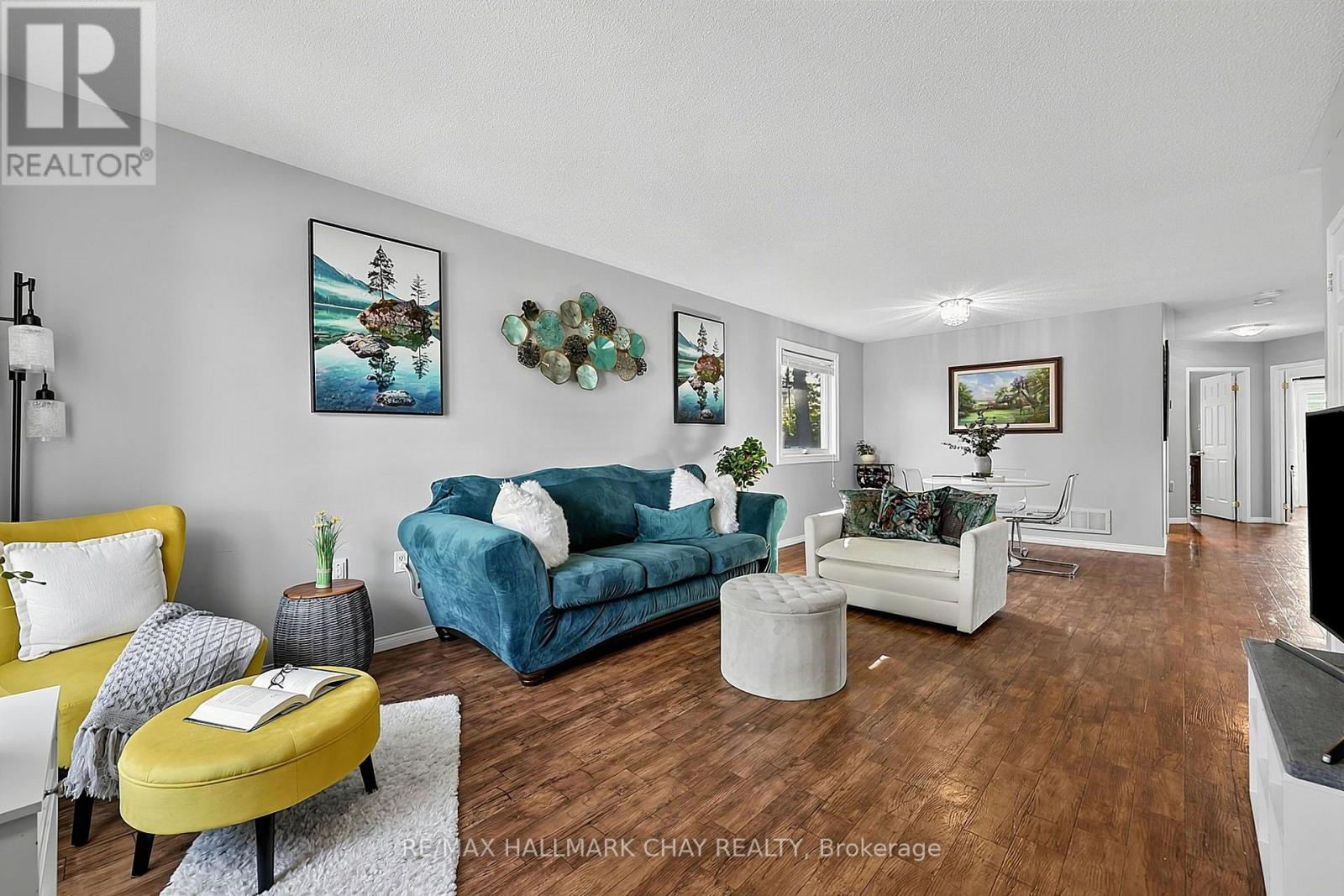 27 Masters Drive, Barrie, Ontario  L4M 6W4 - Photo 2 - S13754054