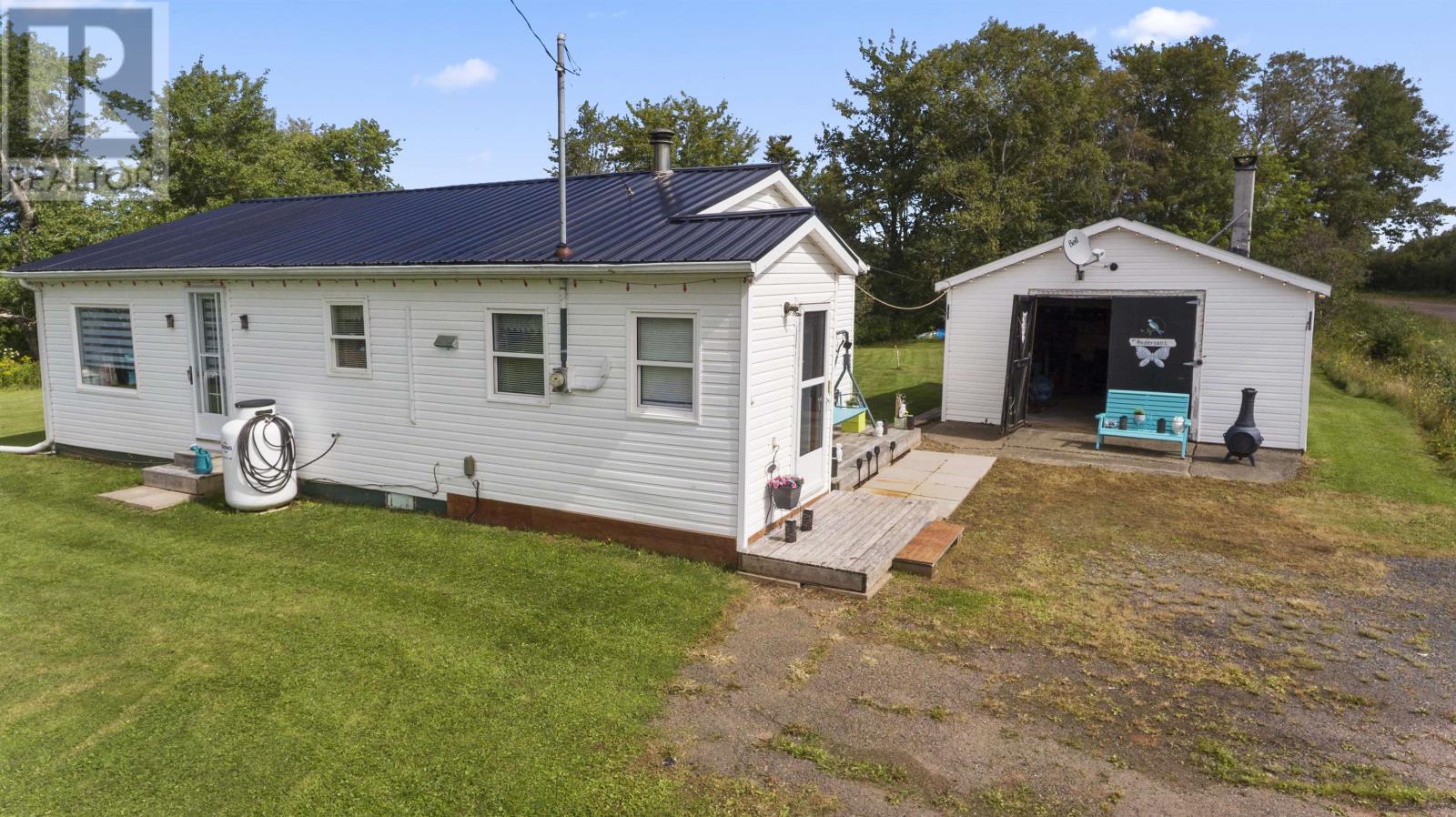 15 Curtis Road, St. Peters Bay, Prince Edward Island  C0A 2A0 - Photo 3 - 202623517