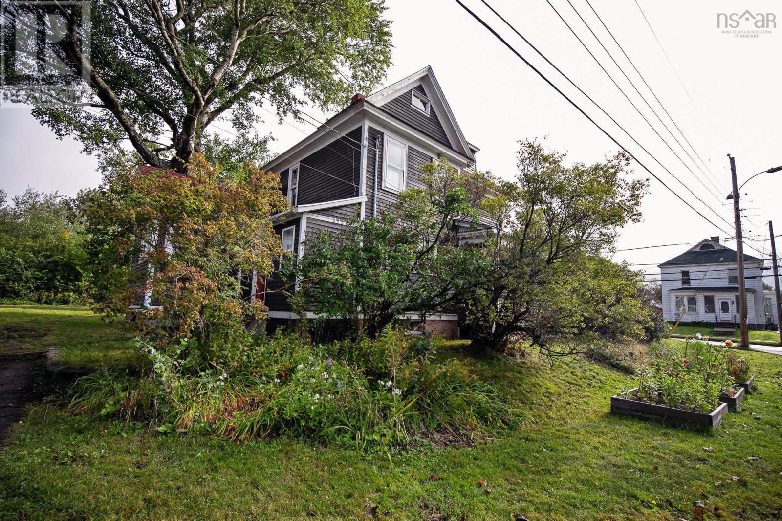 61 Victoria Street W, Amherst, Nova Scotia  B4H 1C3 - Photo 10 - 202623498