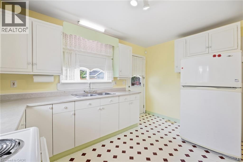 423 Lawrence Avenue, Kitchener, Ontario  N2M 1Y7 - Photo 8 - 40864129