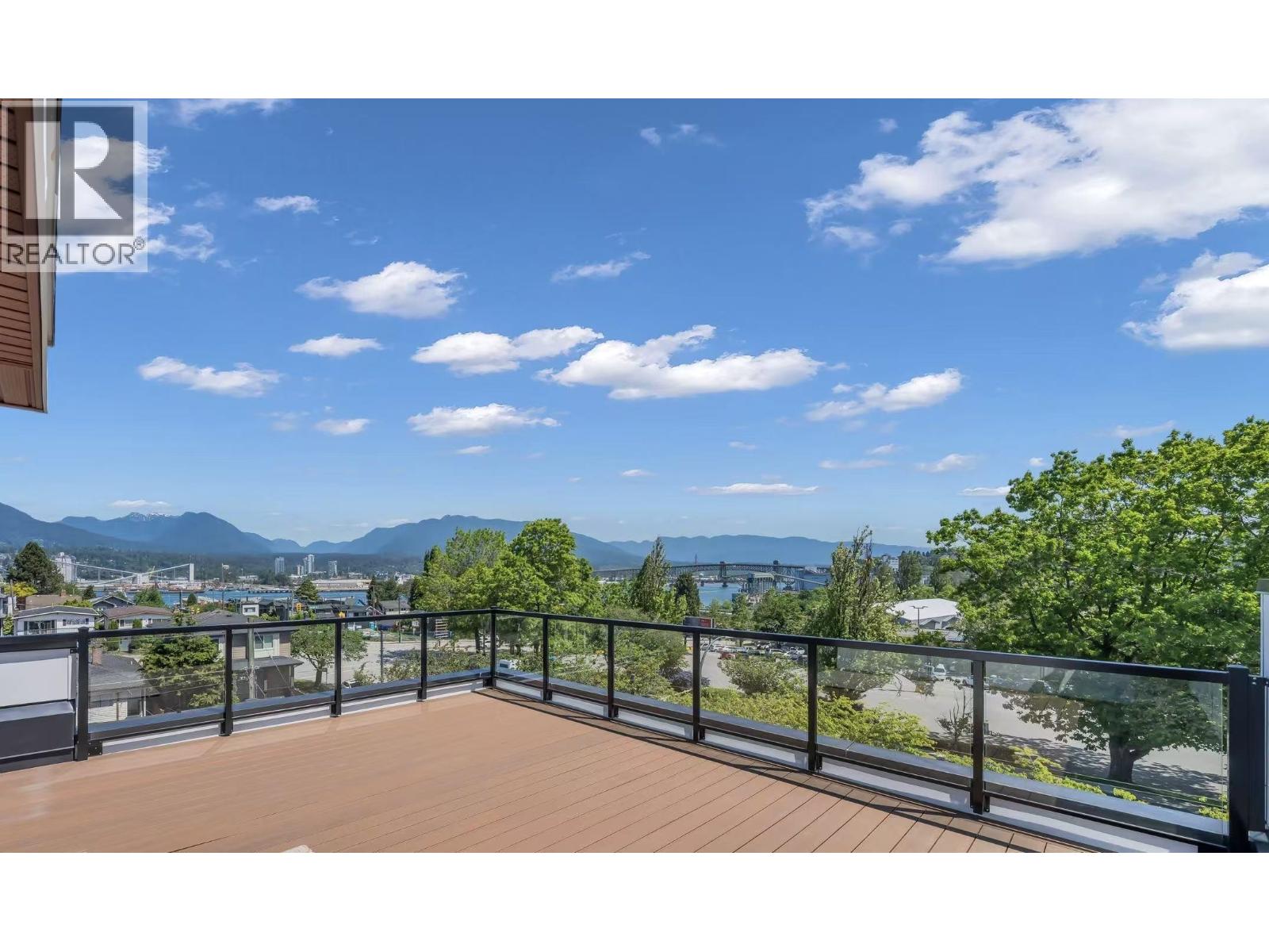 3 2893 Eton Street, Vancouver, British Columbia  V5K 1K4 - Photo 1 - R3165872