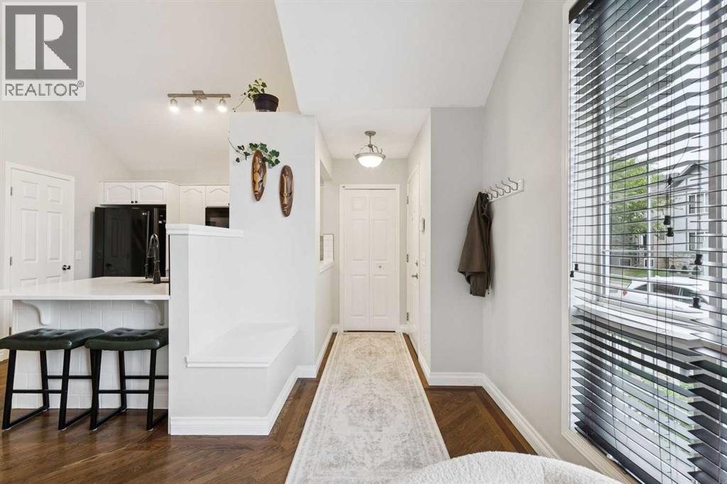 108 Elgin Manor Se, Calgary, Alberta  T2Z 4N3 - Photo 4 - A2344569