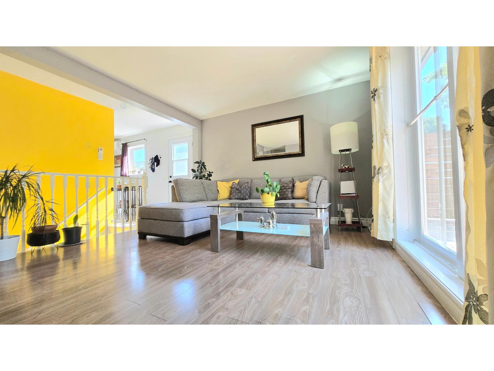 15032 Rue Mackenzie Mirabel Quebec Canada J7N1J2 3