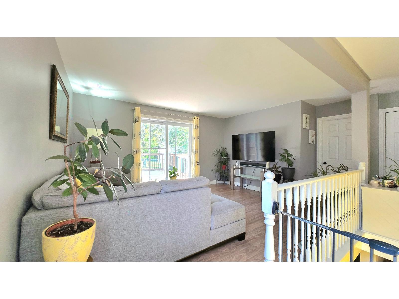 15032 Rue Mackenzie Mirabel Quebec Canada J7N1J2 5
