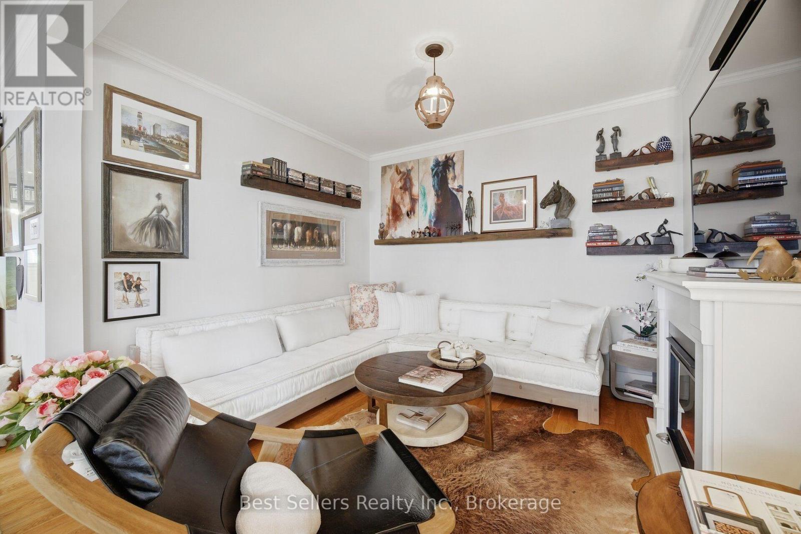 174 Angelene Street, Mississauga, Ontario  L5G 1X2 - Photo 5 - W13792876