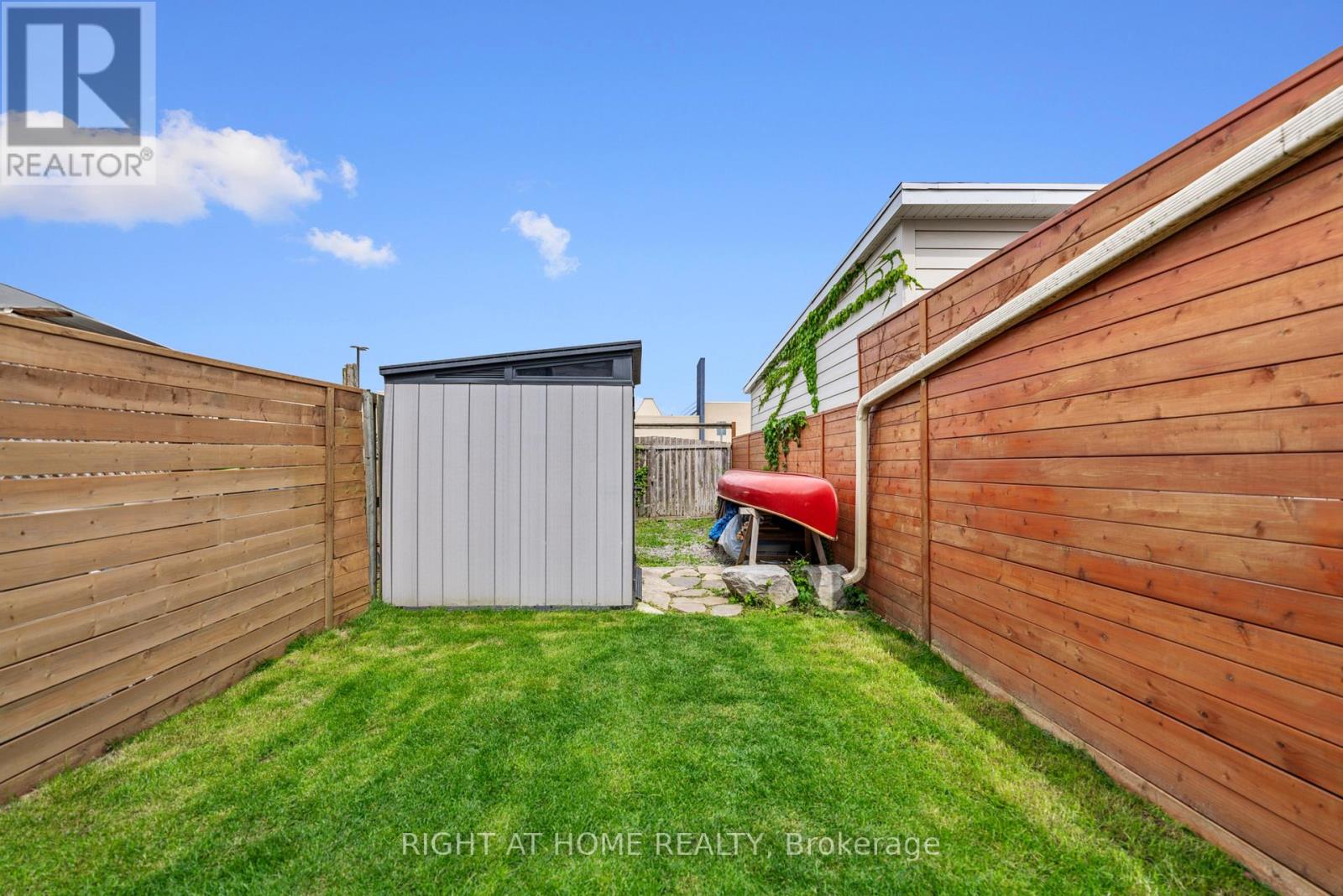 5 1/2 Luttrell Avenue, Toronto, Ontario  M4C 5E2 - Photo 29 - E13792642