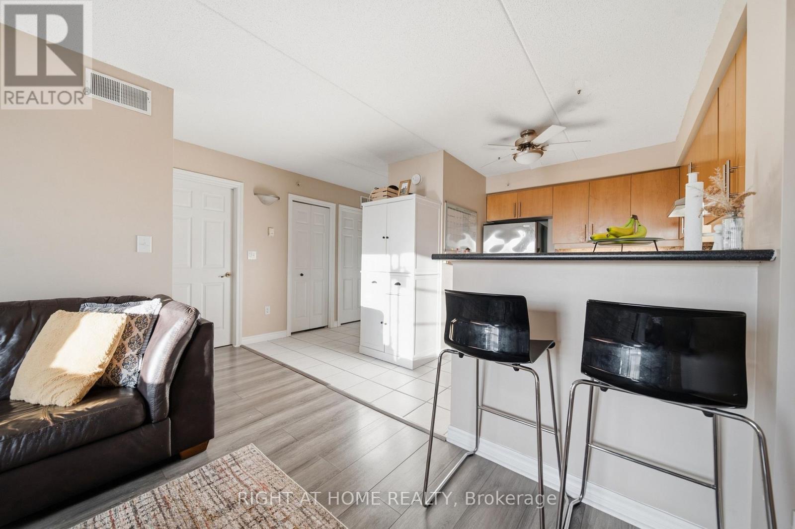 305 - 415 Grange Road, Guelph, Ontario  N1E 0C4 - Photo 2 - X13792912
