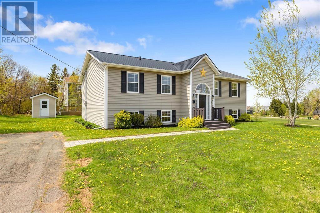 37 Rosebank Road, Stratford, Prince Edward Island  C1B 1E8 - Photo 1 - 202623524