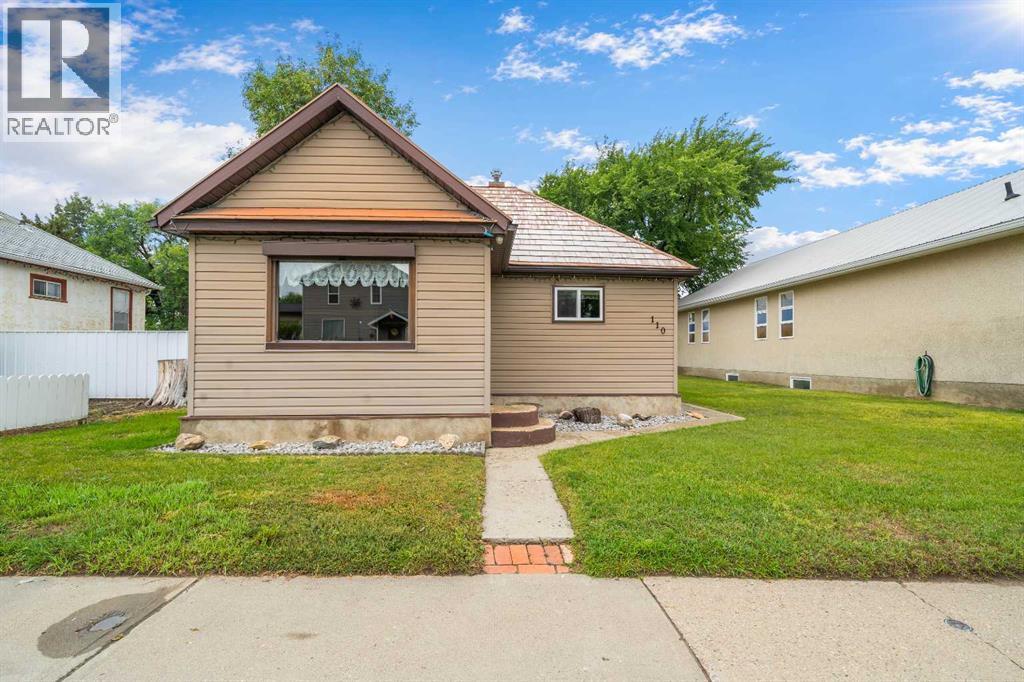 110 2 Avenue W, Bow Island, Alberta  T0K 0G0 - Photo 1 - A2343541