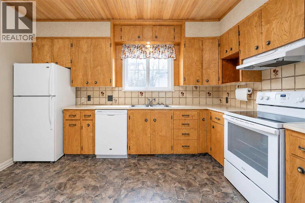 110 2 Avenue W, Bow Island, Alberta  T0K 0G0 - Photo 6 - A2343541