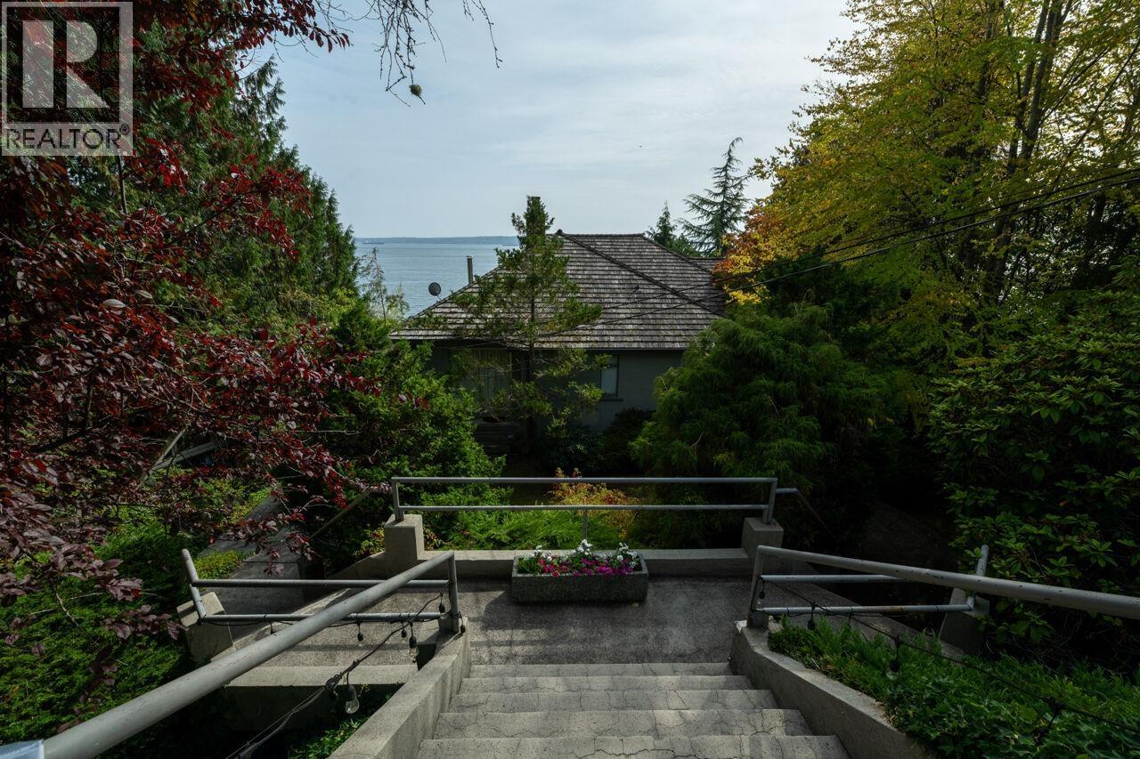 4052 Marine Drive, West Vancouver, British Columbia  V7V 1N6 - Photo 6 - R3166052