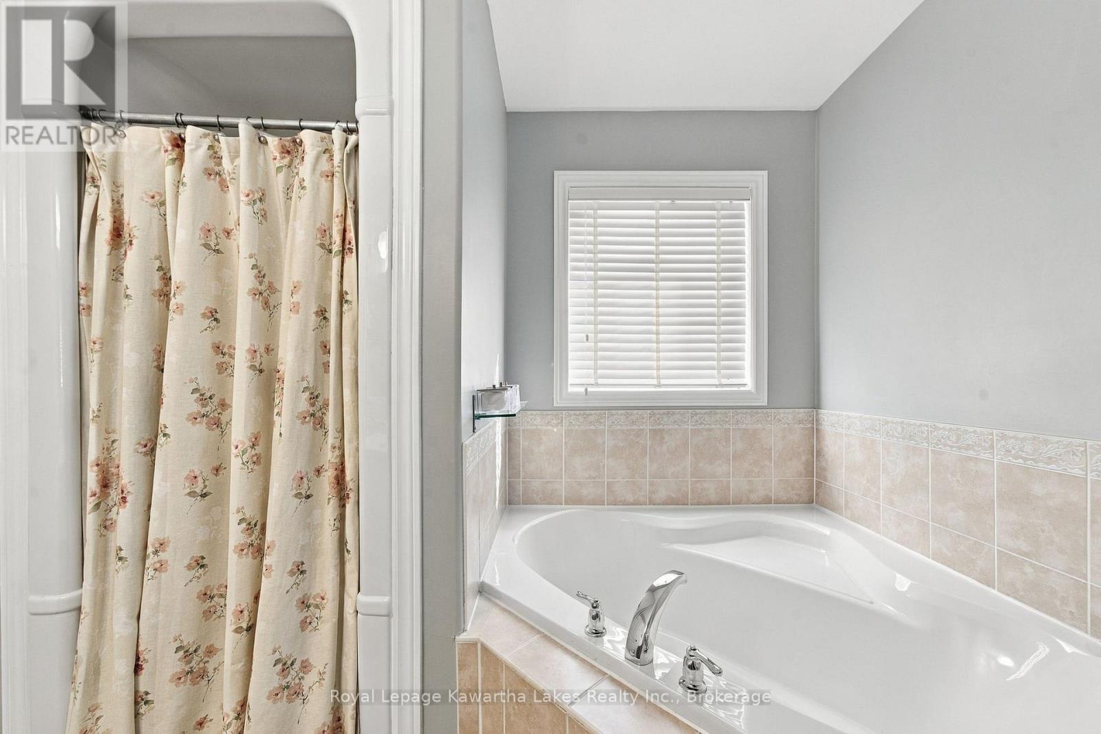 12 Lucas Crescent, Kawartha Lakes, Ontario  K9V 0C5 - Photo 37 - X13793082