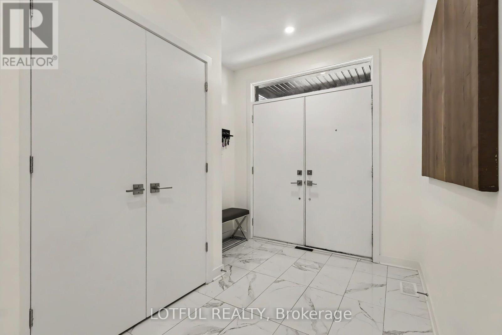 522 Ascender Avenue, Ottawa, Ontario  K1W 0R6 - Photo 3 - X13793168