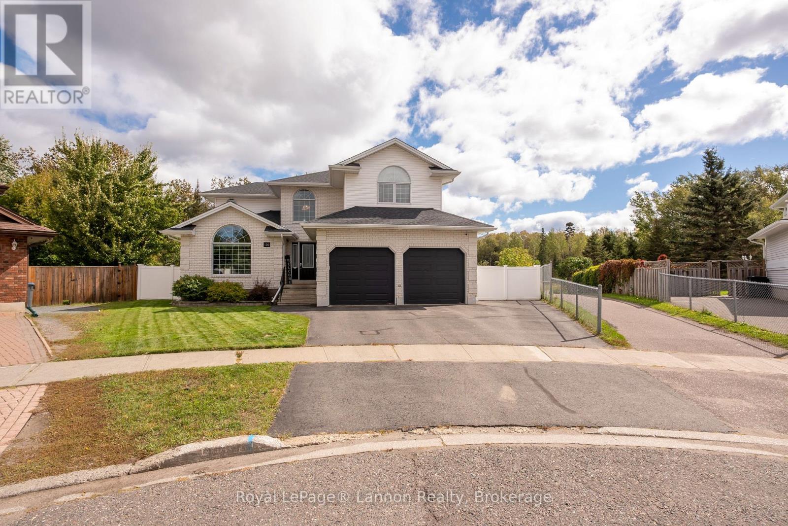 120 LIGHT COURT, Thunder Bay, Ontario
