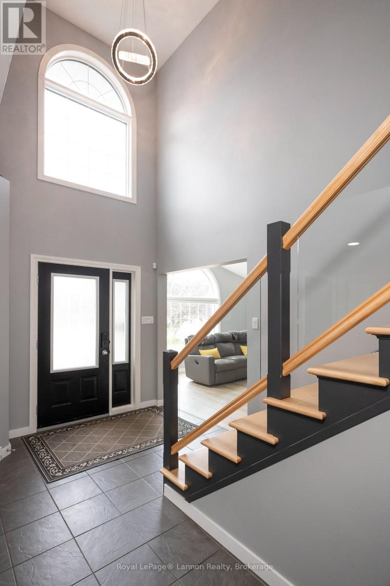 120 Light Court, Thunder Bay, Ontario  P7B 6K5 - Photo 2 - X13793170