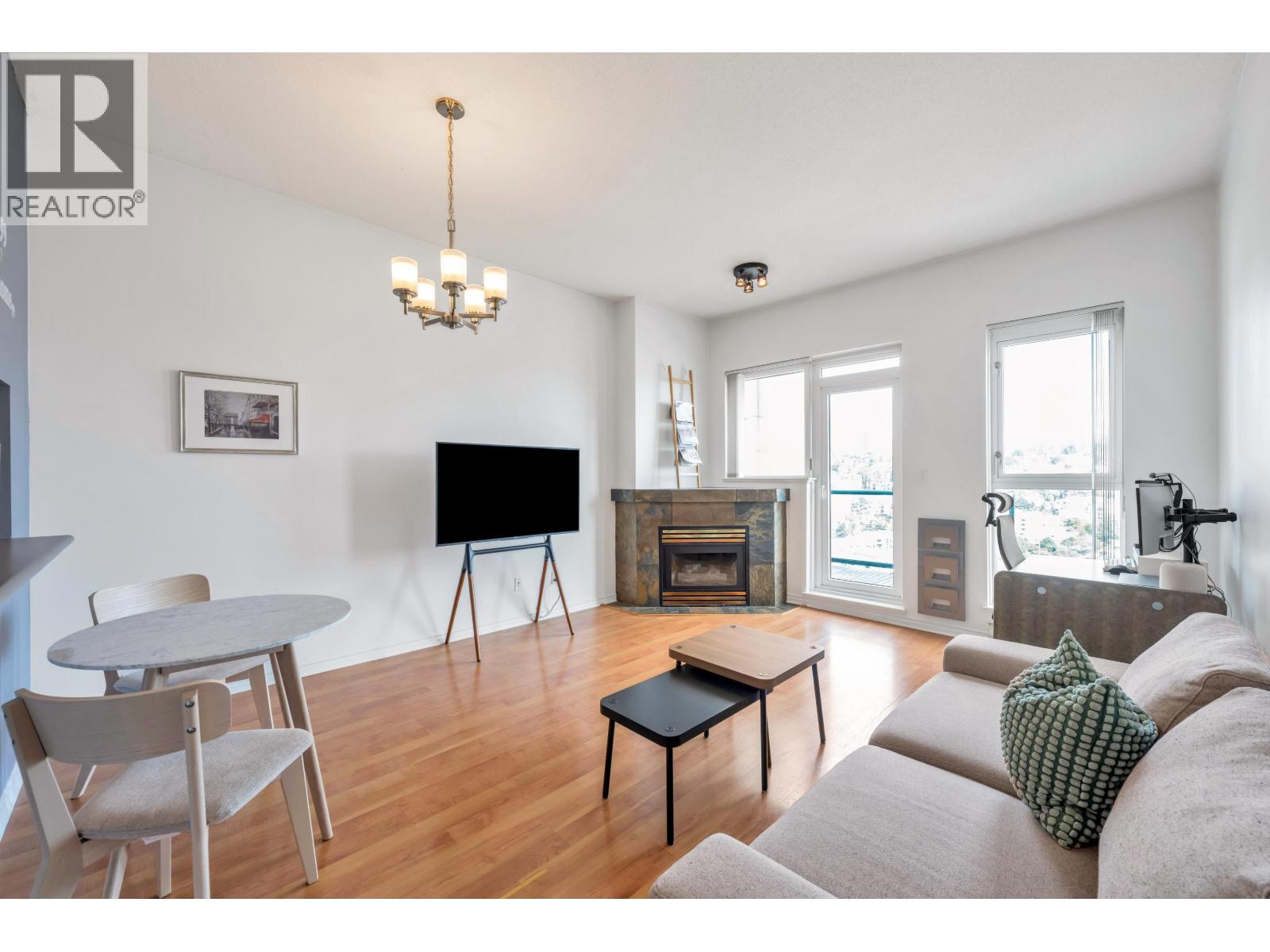 2205 10 Laguna Court, New Westminster, British Columbia  V3M 6W3 - Photo 2 - R3166202