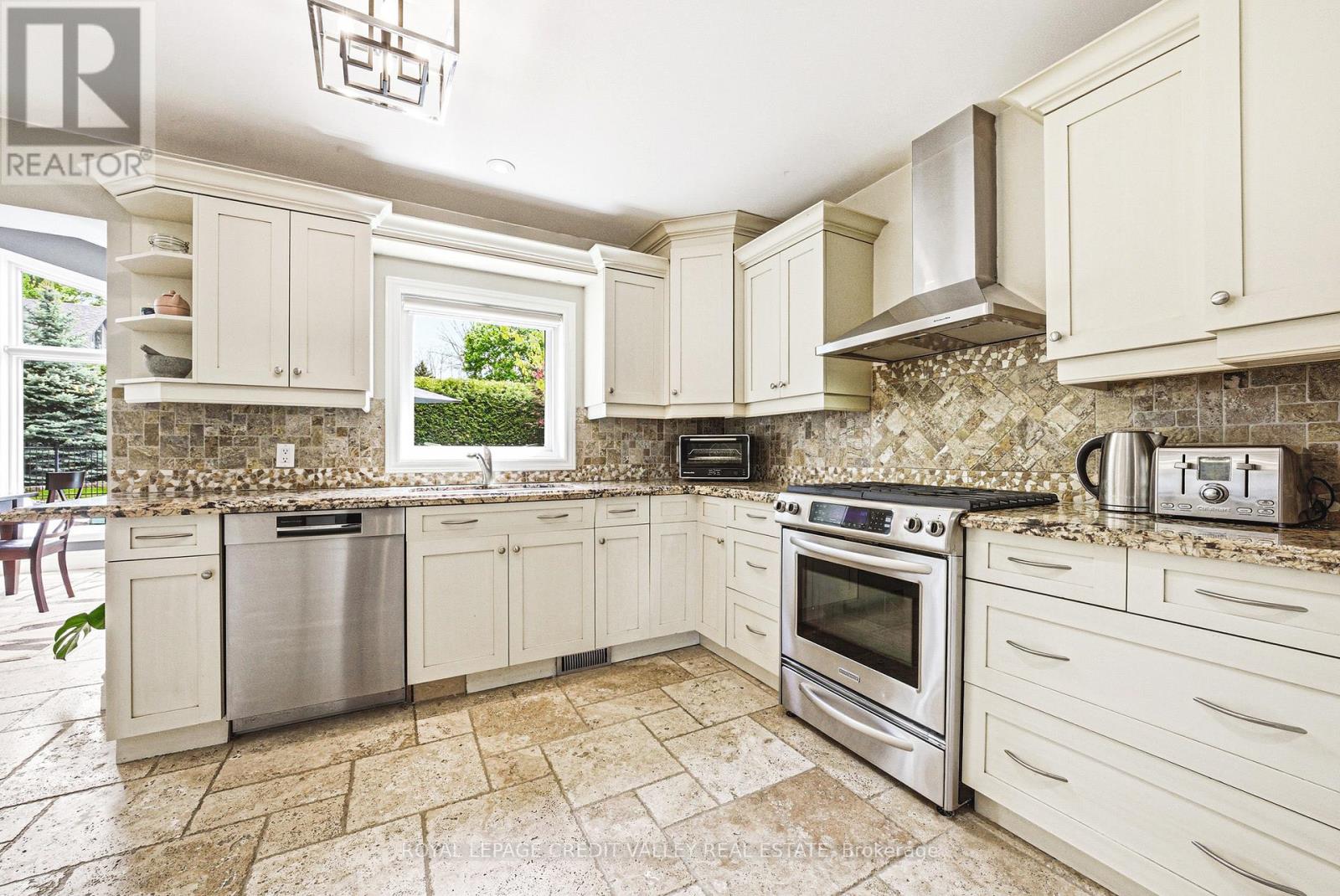 5 Valleygreen Crescent S, Caledon, Ontario  L7C 1J3 - Photo 9 - W13214024