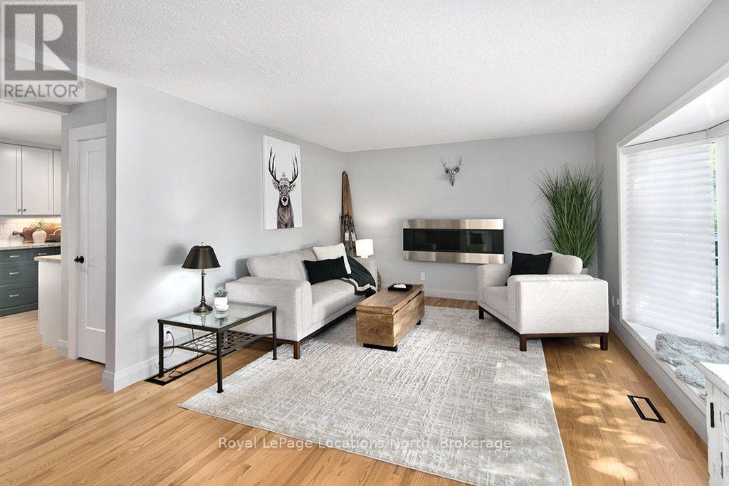 32 Napier Street E, Blue Mountains, Ontario  N0H 2P0 - Photo 2 - X13793150