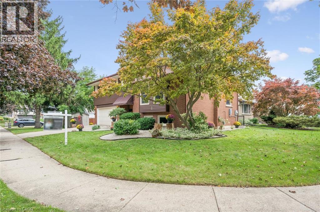 21 Colebrook Court, Kitchener, Ontario  N2E 1Y8 - Photo 3 - 40859660