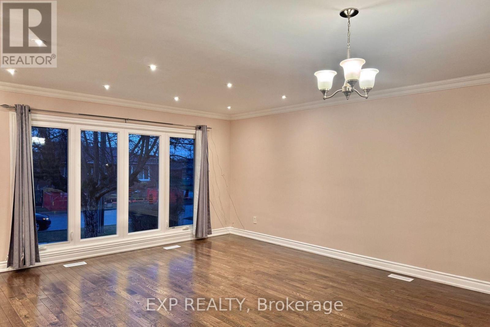 69 Hollyhedge Drive, Toronto, Ontario  M1J 1X4 - Photo 2 - E13793208