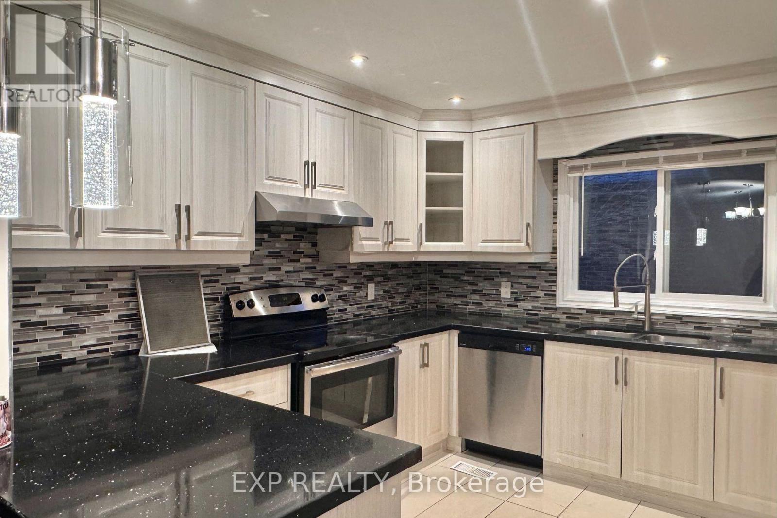 69 Hollyhedge Drive, Toronto, Ontario  M1J 1X4 - Photo 4 - E13793208
