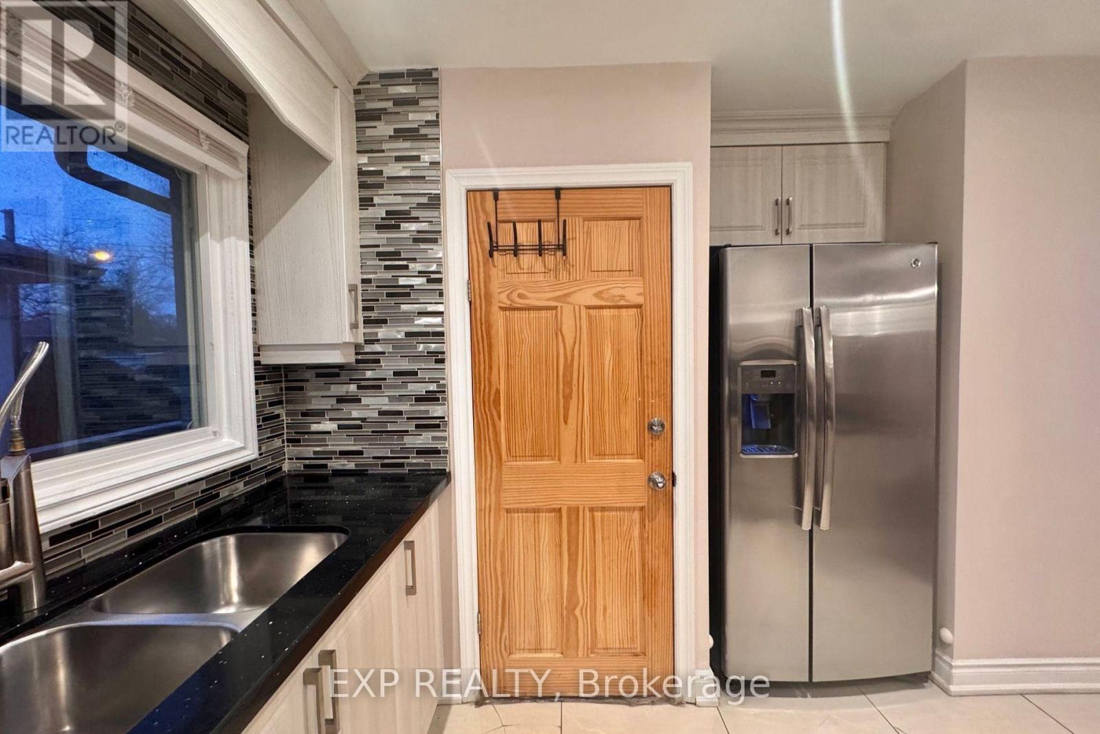 69 Hollyhedge Drive, Toronto, Ontario  M1J 1X4 - Photo 6 - E13793208