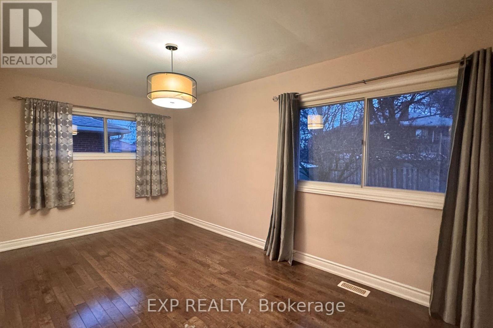 69 Hollyhedge Drive, Toronto, Ontario  M1J 1X4 - Photo 7 - E13793208