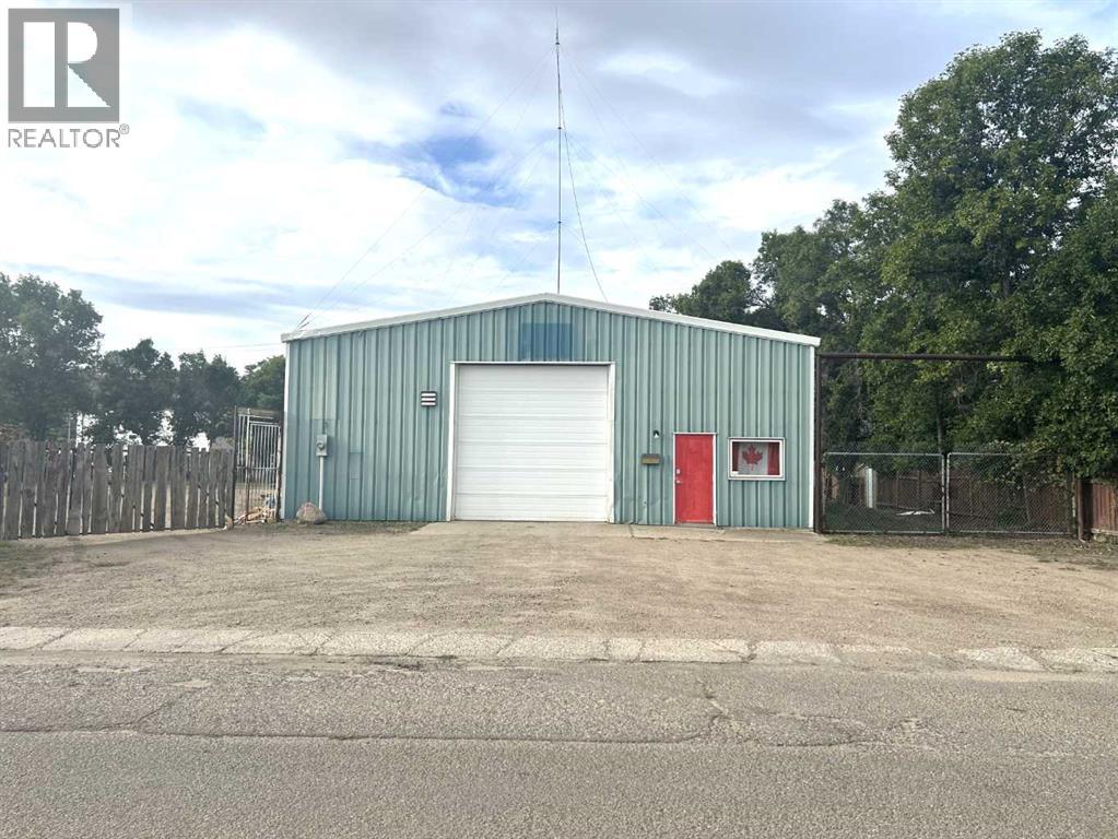 1061 Factory Street Se, Medicine Hat, Alberta  T1A 1X8 - Photo 1 - A2345924