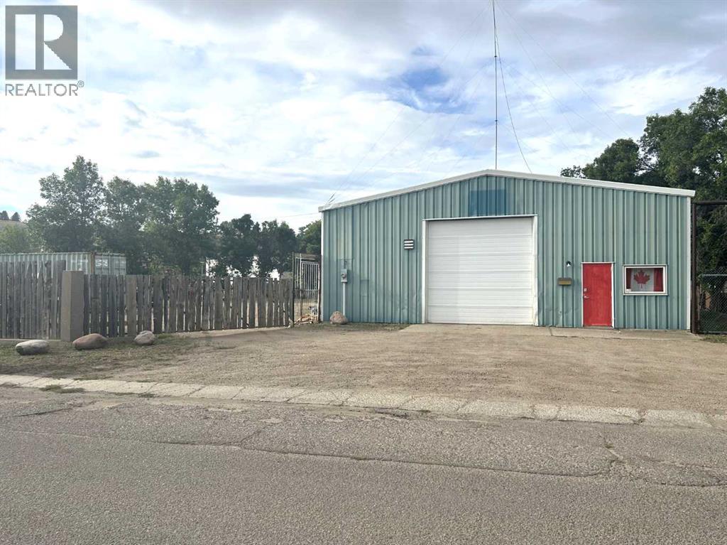 1061 Factory Street Se, Medicine Hat, Alberta  T1A 1X8 - Photo 2 - A2345924