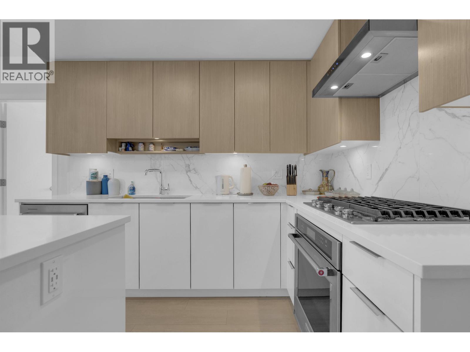 1106 7769 Park Crescent, Burnaby, British Columbia  V3N 0J7 - Photo 6 - R3165963
