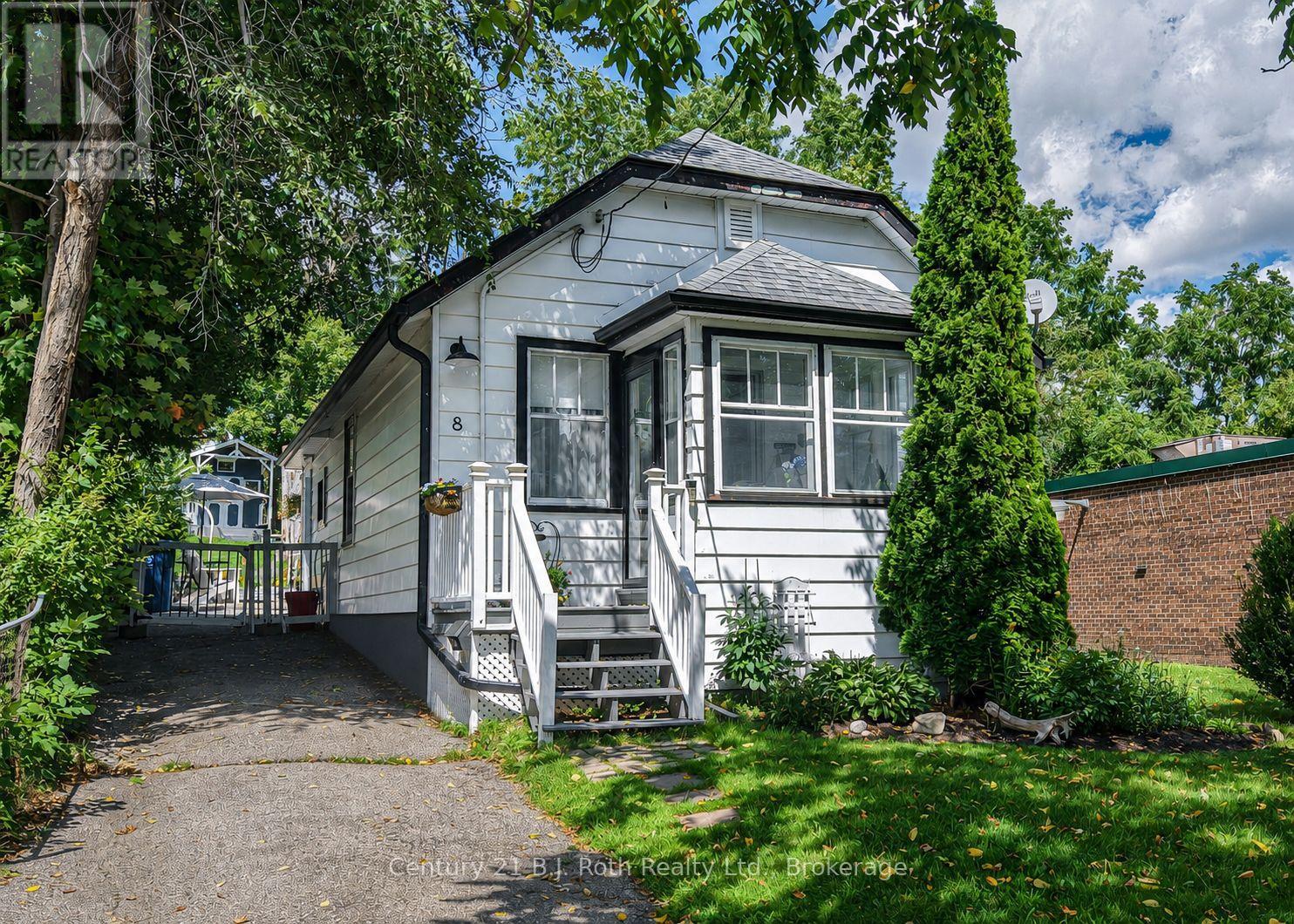 8 Dunn Avenue, Orillia, Ontario  L3V 2N9 - Photo 1 - S13791572