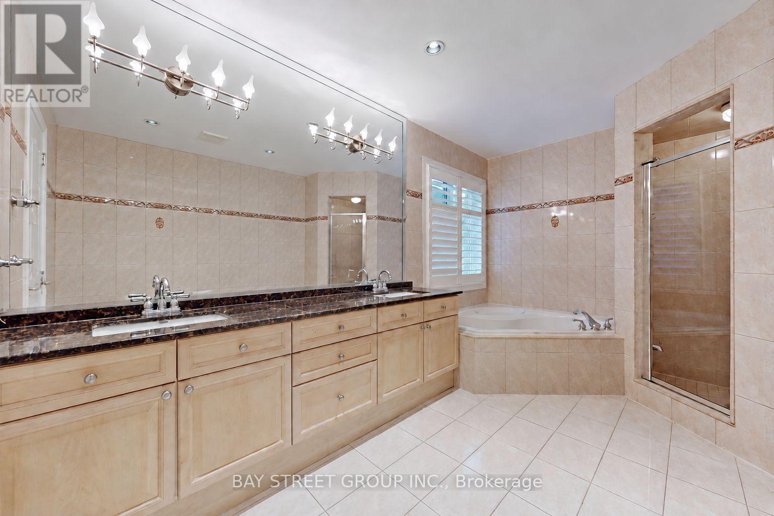 25 Greenshire Street, Richmond Hill, Ontario  L4B 4V3 - Photo 9 - N13788054